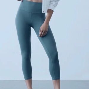 ATHLETA Ultra High Rise ELATION Capri - XL - Color - Eden